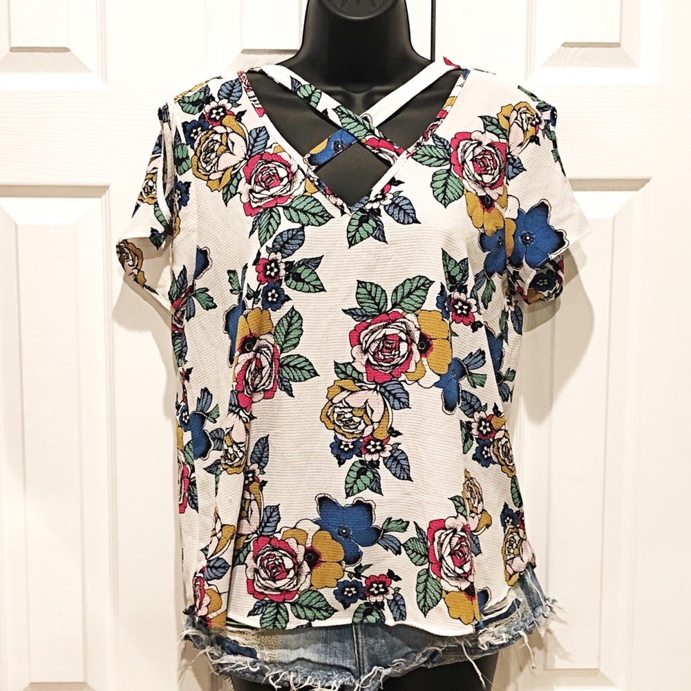 URBAN ROMANTICS Floral Top